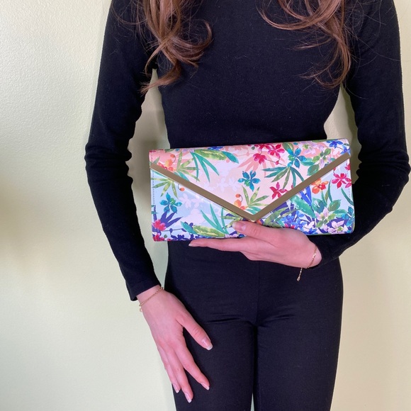 Aldo Clutch (Flower Patter) - Picture 1 of 2